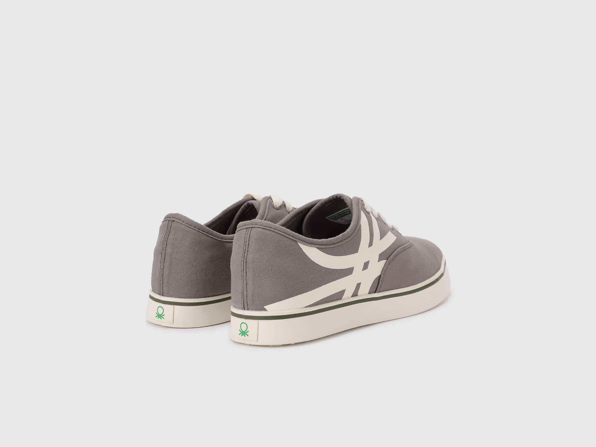 United Colors of Benetton Men Textured Sneakers image number 3